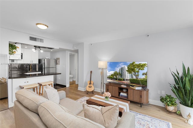 3 of 30 - 1035 West Ave 204, Miami Beach, FL