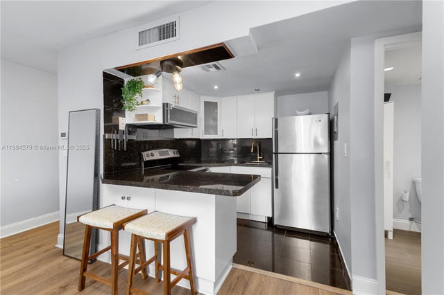 4 of 30 - 1035 West Ave 204, Miami Beach, FL