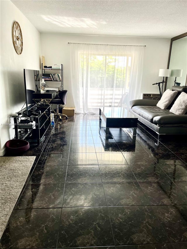 4 of 10 - 1395 Ne 167th St 315, Miami, FL