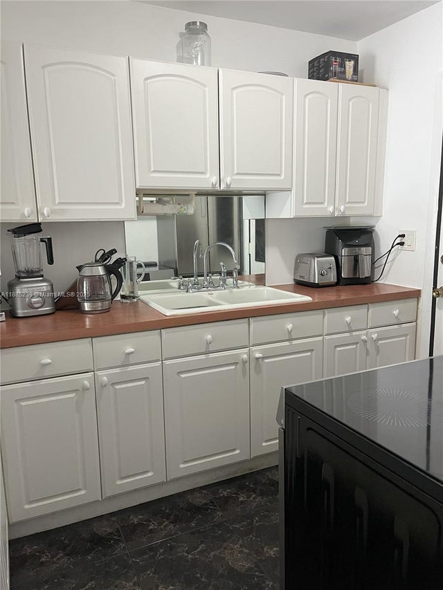 5 of 10 - 1395 Ne 167th St 315, Miami, FL