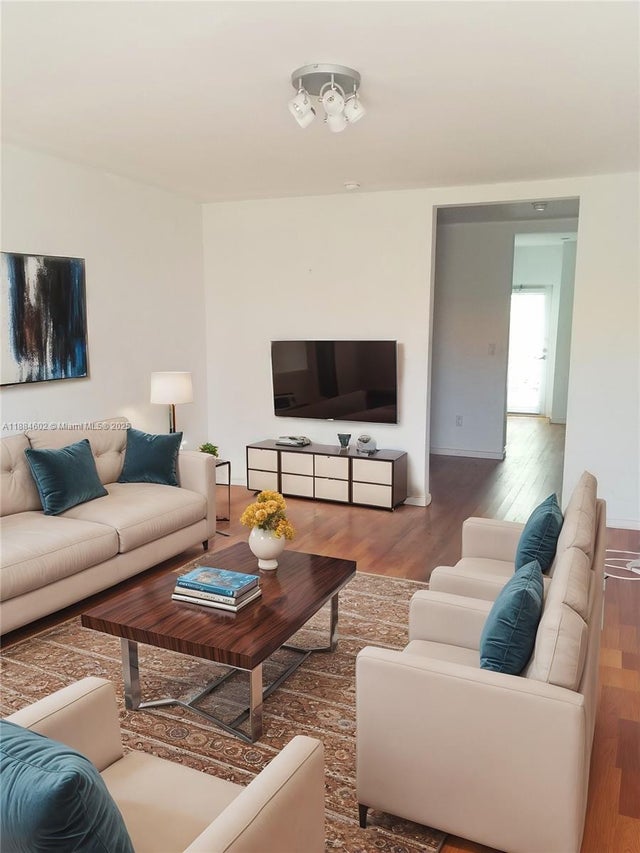 3 of 27 - 745 13th St 16, Miami Beach, FL