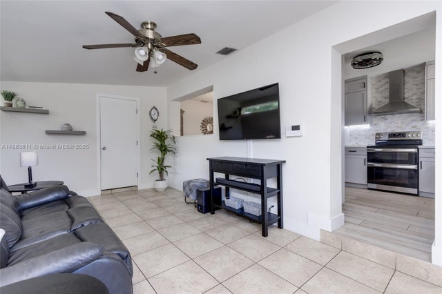2 of 28 - 210 Sw 64th Ave, Pembroke Pines, FL