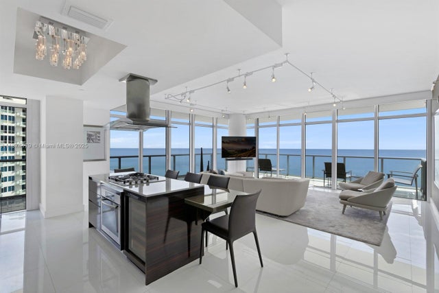 4 of 20 - 3737 Collins Ave S-1501, Miami Beach, FL
