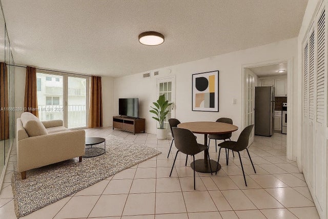 5 of 26 - 5005 Collins Ave 523, Miami Beach, FL