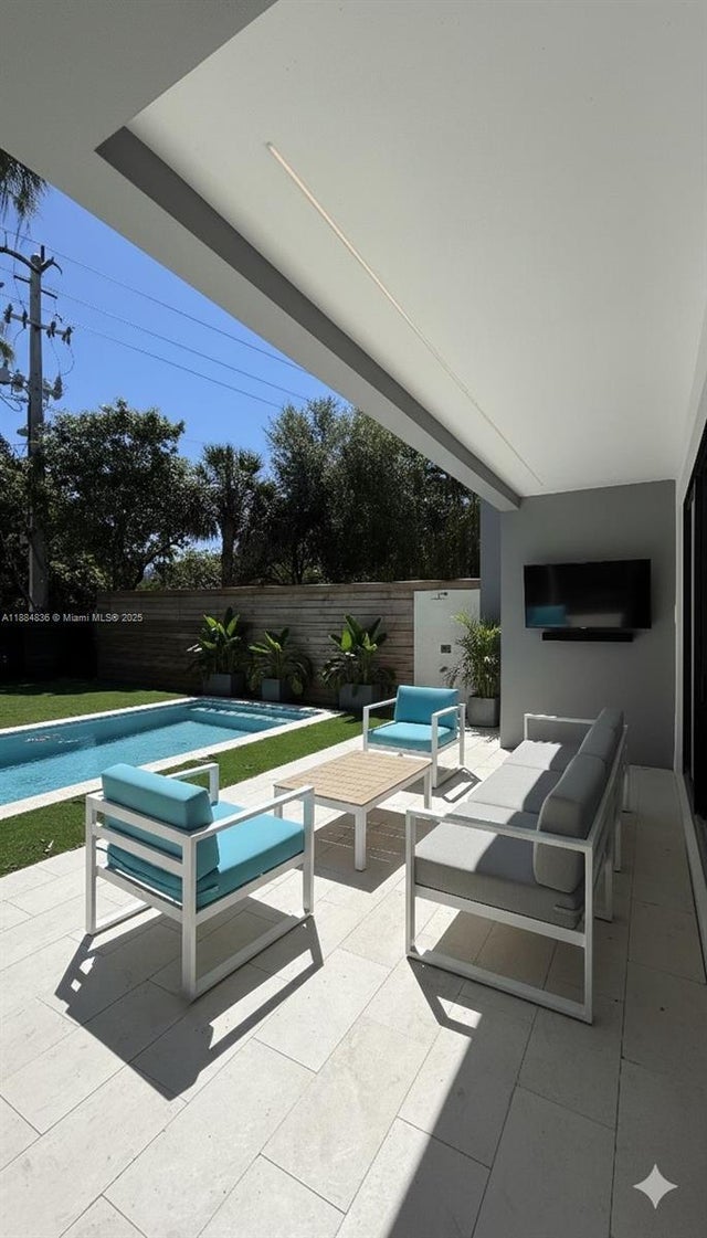 1 of 31 - 3635 Sw 3rd Ave, Miami, FL