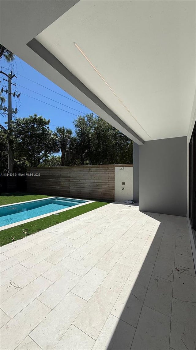 2 of 31 - 3635 Sw 3rd Ave, Miami, FL