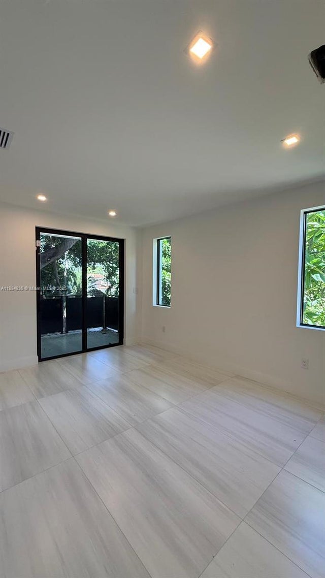 5 of 31 - 3635 Sw 3rd Ave, Miami, FL
