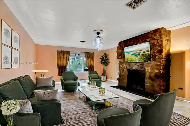 4 of 26 - 9156 Nw 3rd Ave, Miami, FL