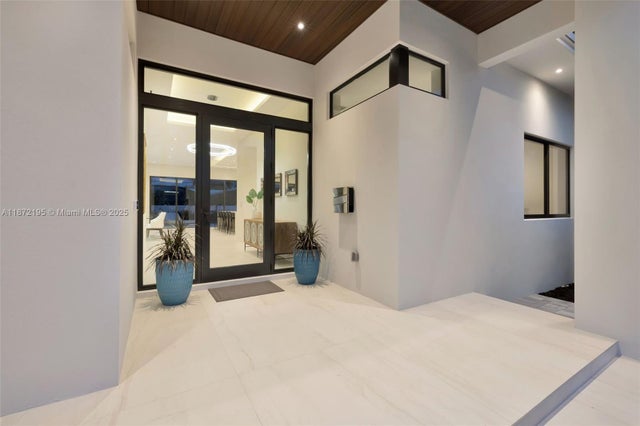 3 of 51 - 2757 Ne 34th Street, Fort Lauderdale, FL