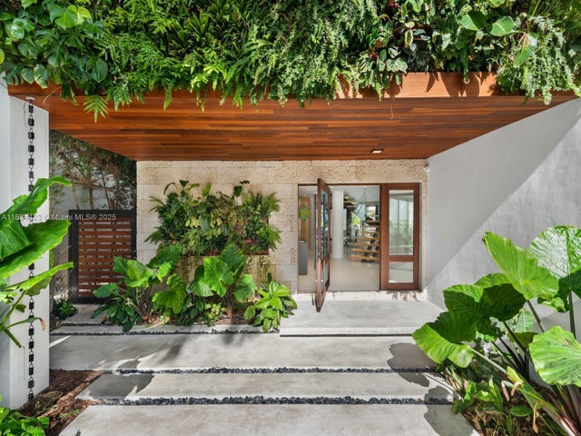 2 of 33 - 1755 Fairhaven Pl, Miami, FL