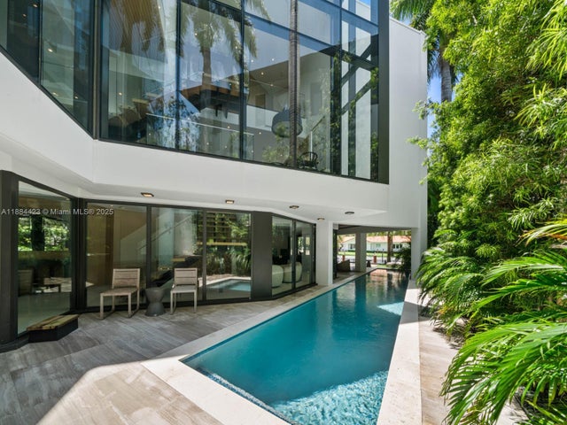 4 of 33 - 1755 Fairhaven Pl, Miami, FL