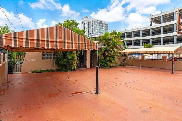 4 of 23 - 2524 Sw 6th St, Miami, FL