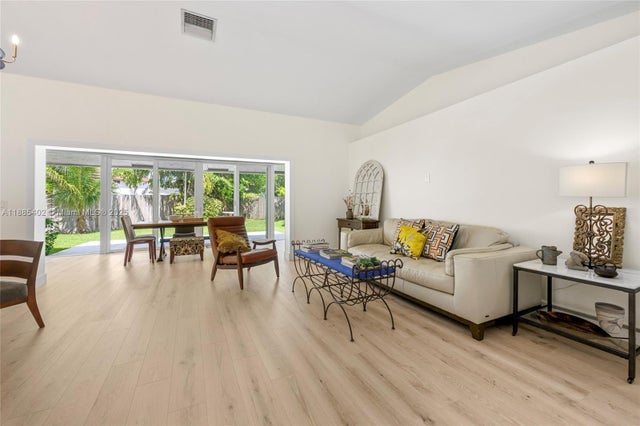 5 of 29 - 10445 Nw 31st Ct, Sunrise, FL