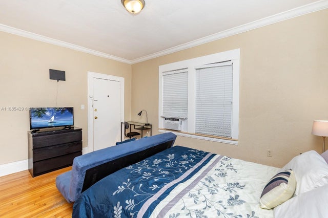 1 of 7 - 126 Mendoza Ave 5, Coral Gables, FL