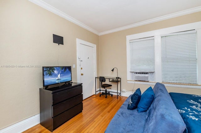2 of 7 - 126 Mendoza Ave 5, Coral Gables, FL