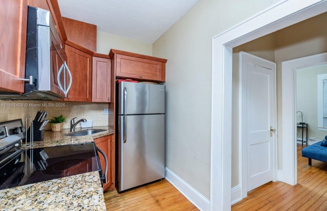 3 of 7 - 126 Mendoza Ave 5, Coral Gables, FL