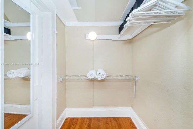4 of 7 - 126 Mendoza Ave 5, Coral Gables, FL