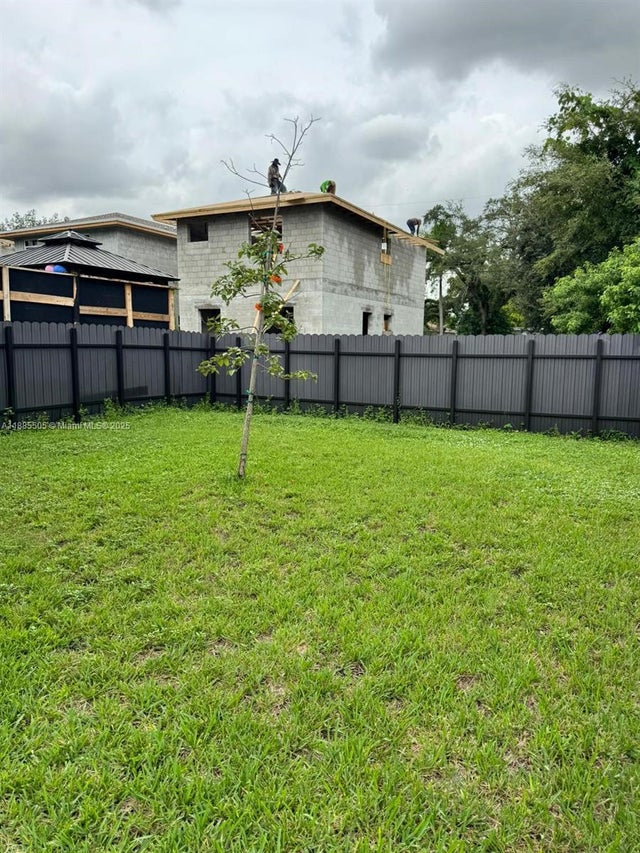4 of 16 - 2771 Nw 43rd Ter, Miami, FL