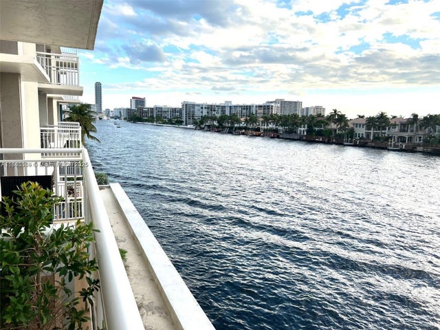 4 of 35 - 1600 S Ocean Dr 3d, Hollywood, FL