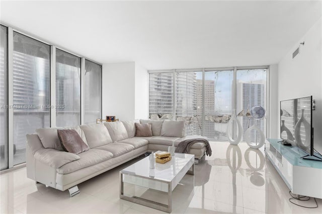 3 of 22 - 465 Brickell Ave 2702, Miami, FL