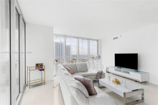 4 of 22 - 465 Brickell Ave 2702, Miami, FL
