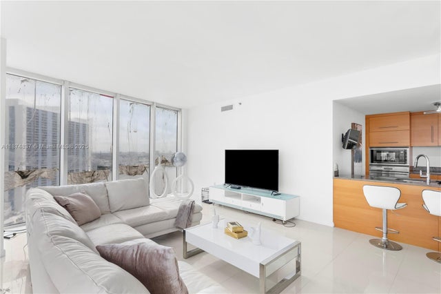 5 of 22 - 465 Brickell Ave 2702, Miami, FL
