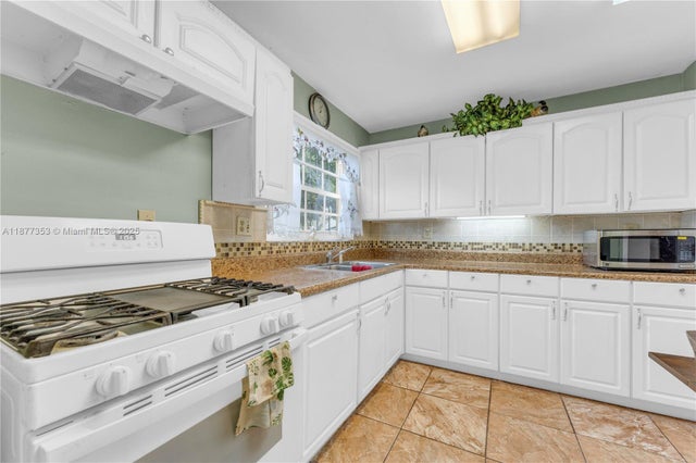 4 of 48 - 3277 Nw 202nd Ln, Miami Gardens, FL