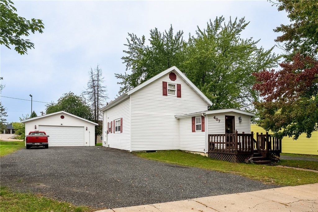 407 1st Avenue, Durand