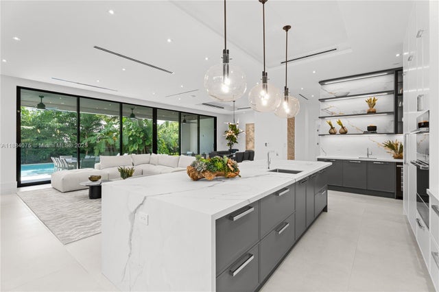 4 of 50 - 7001 Sw 71st Ave, Miami, FL