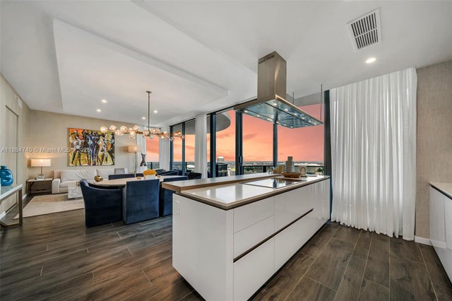 1 of 38 - 1000 Brickell Plz Ph5807, Miami, FL