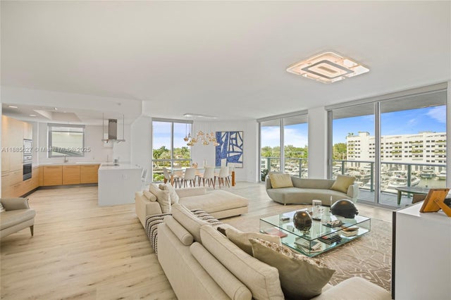 4 of 53 - 17111 Biscayne Blvd 401, North Miami Beach, FL