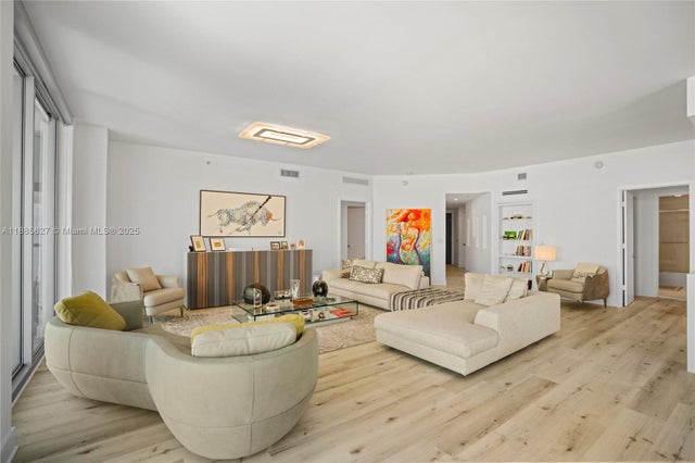 5 of 53 - 17111 Biscayne Blvd 401, North Miami Beach, FL