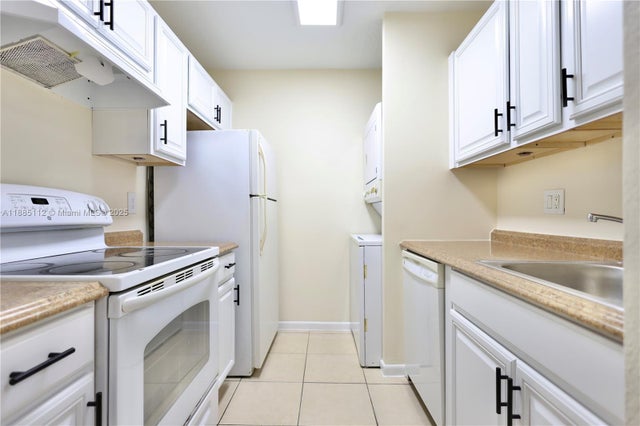 2 of 10 - 10016 Twin Lakes Dr 36-c, Coral Springs, FL