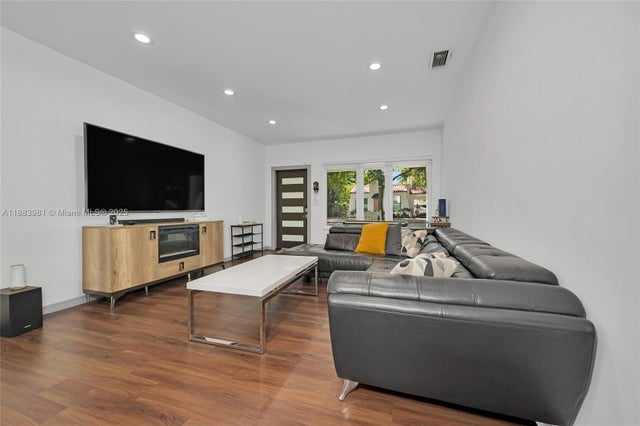 4 of 39 - 335 Romano Ave, Coral Gables, FL