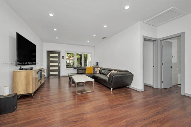 5 of 39 - 335 Romano Ave, Coral Gables, FL