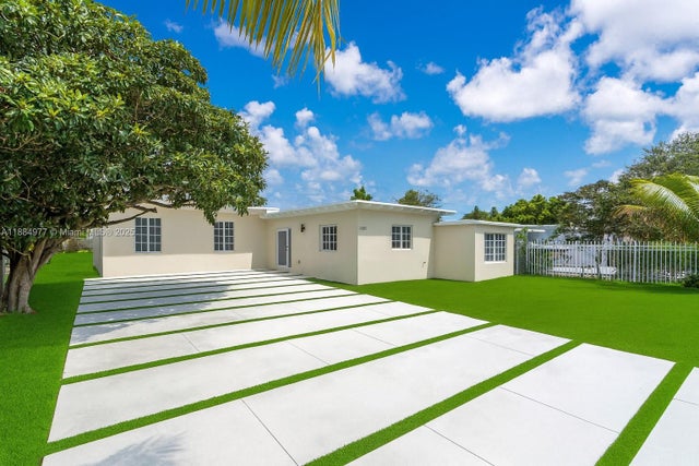 2 of 30 - 323 Nw 104th Ter, Miami, FL