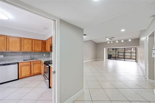 4 of 33 - 6980 Nw 29th Way, Fort Lauderdale, FL