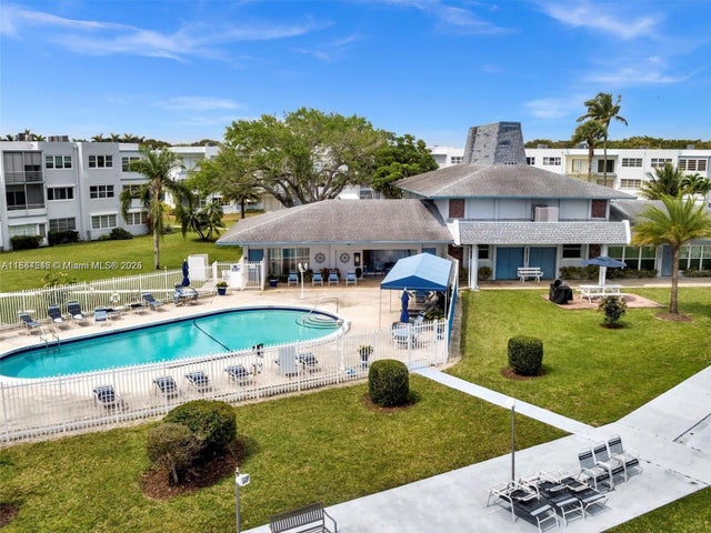 5 of 44 - 2300 Park Ln 211, Hollywood, FL