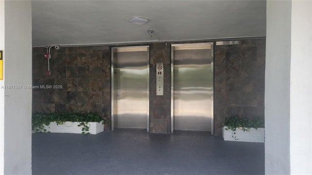 4 of 32 - 950 Hillcrest Dr 302, Hollywood, FL
