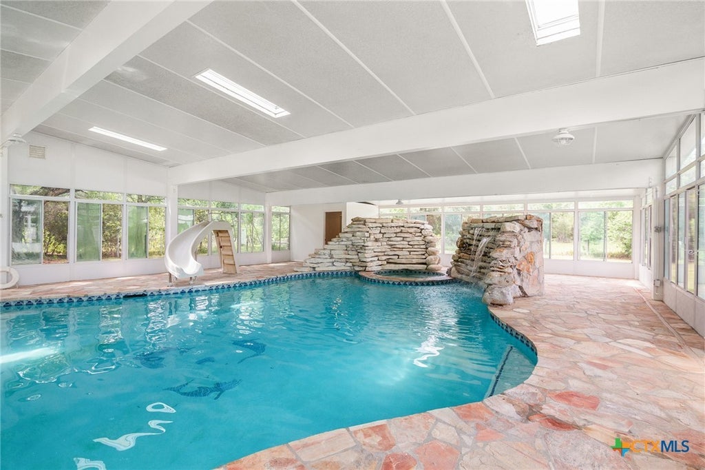 2018 County Road 125, Edna