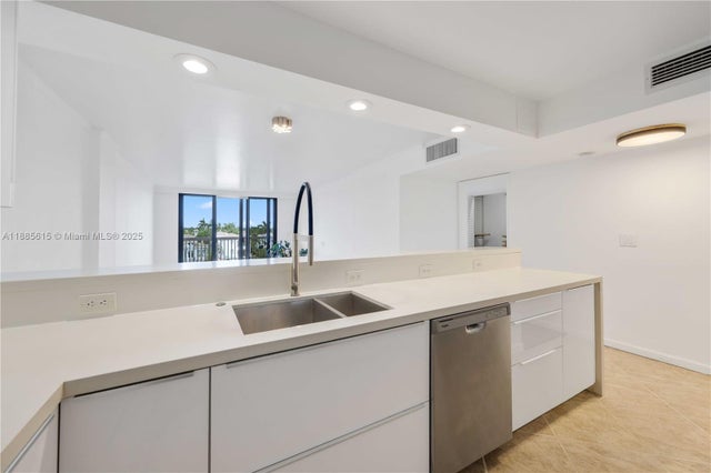 4 of 40 - 1500 S Ocean Dr 5c, Hollywood, FL