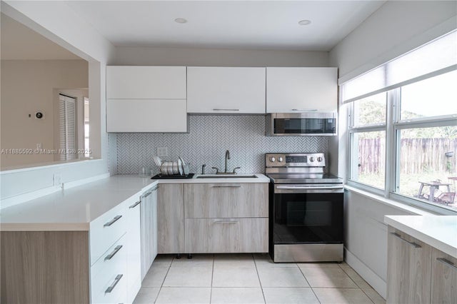 1 of 19 - 2842 Jackson St, Hollywood, FL