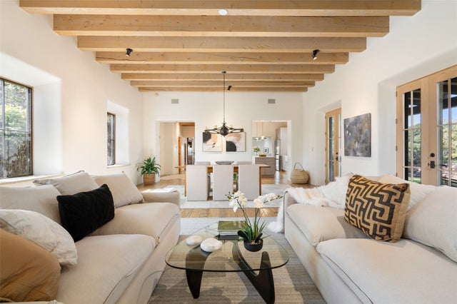 107 W Wildflower Drive, Santa Fe