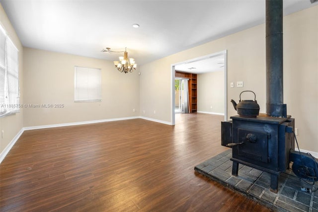 5 of 49 - 100 Huron Ave, Tampa, FL