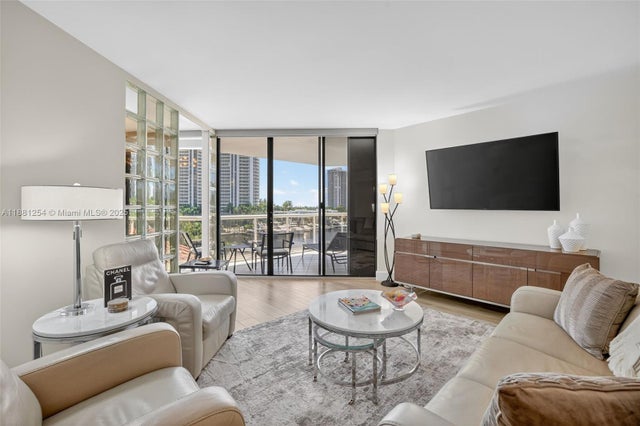 3 of 82 - 3610 Yacht Club Dr 508, Aventura, FL