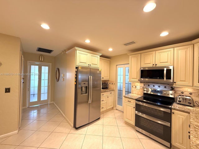 4 of 32 - 230 Se 4th St, Dania Beach, FL