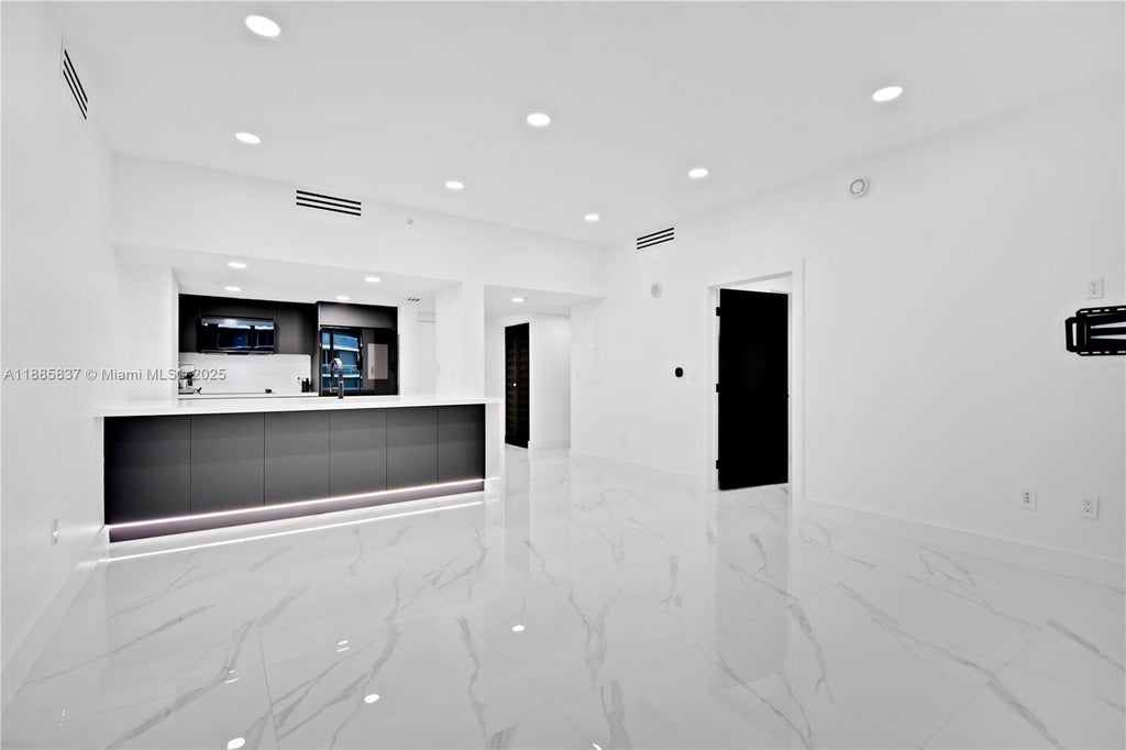 1800 N Bayshore Dr 512, Miami