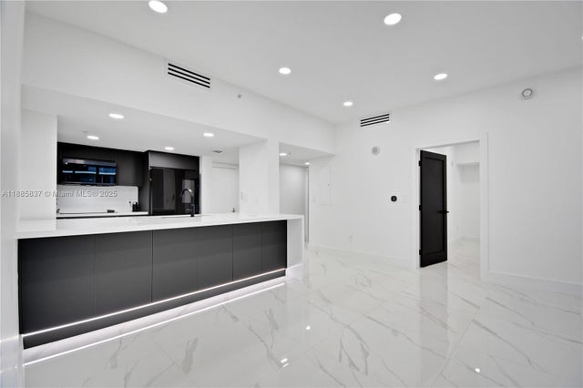 3 of 52 - 1800 N Bayshore Dr 512, Miami, FL