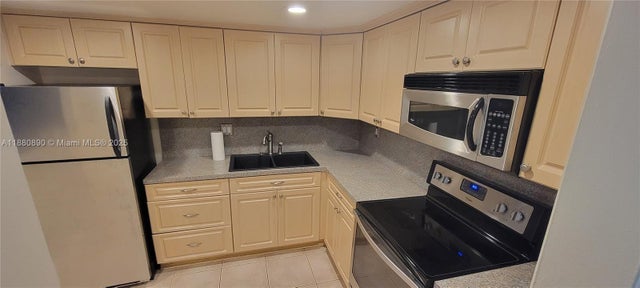 5 of 19 - 2731 Taft St 106, Hollywood, FL