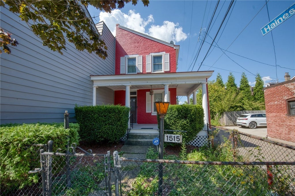 1515 Manhattan Street, Manchester